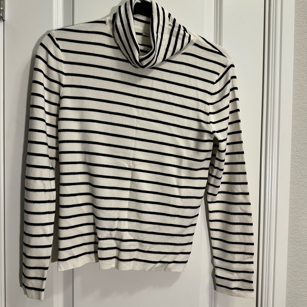 Be cool Striped Black and White Turtleneck Sweater